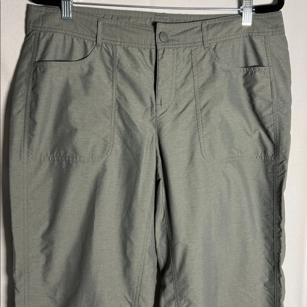 The North Face 100% Nylon Cargo Hiking Pants in a gray/sage color size 12
